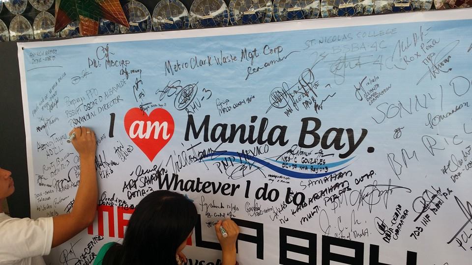 Attendees to Central Luzon Manila Bay Day Sign Pledge of Commitmment for Manila Bay