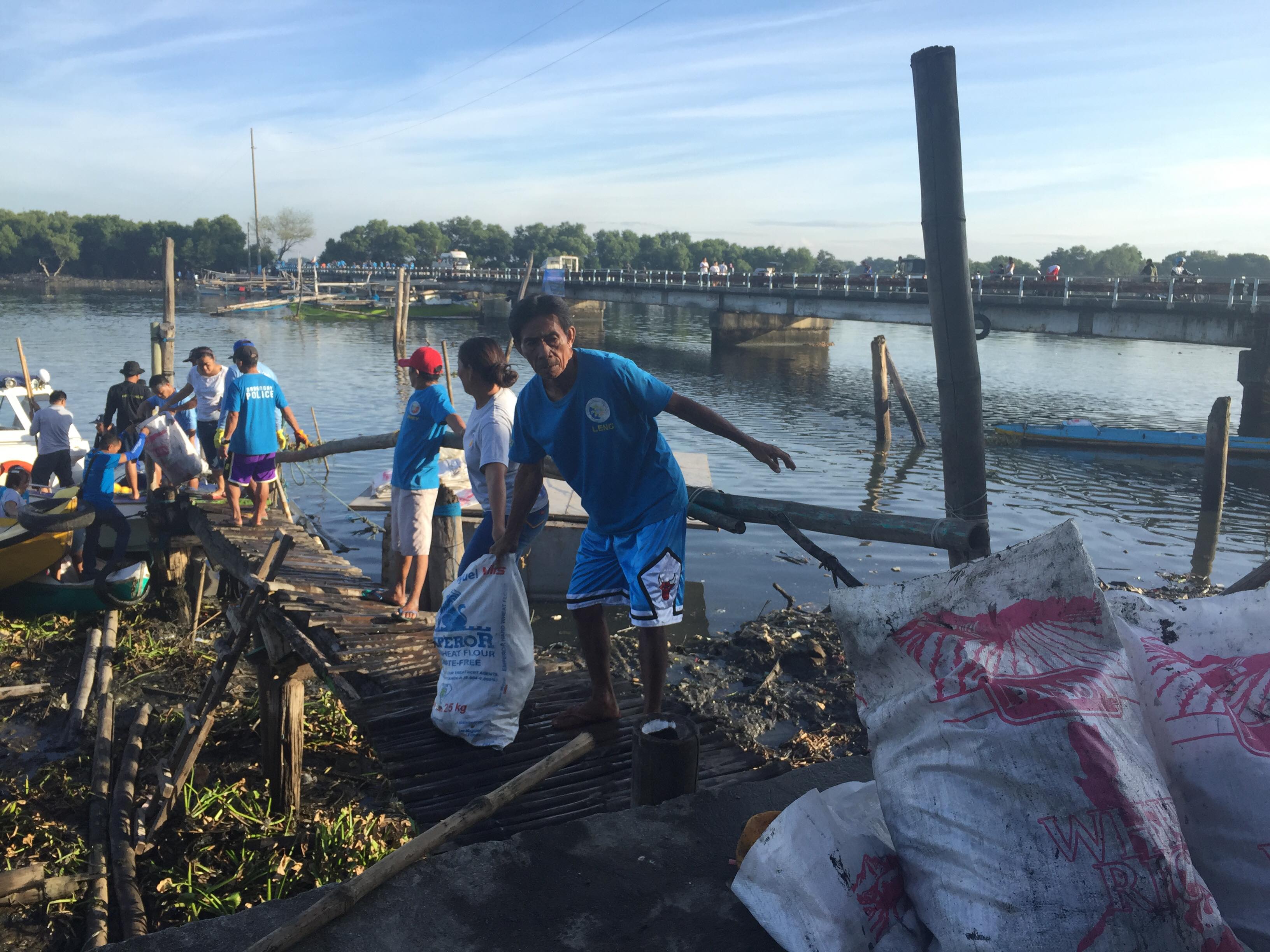 Retrieval of collected garbage from the river