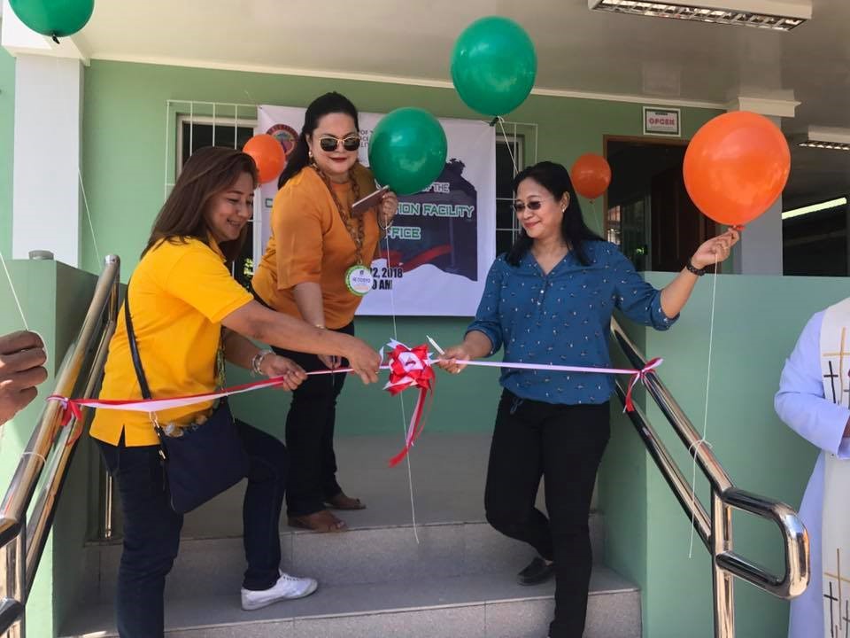 PD Armi V. Bactad, CESO V together with Hon. Jocelyn Apostol and Vice Governor Angel Magsaysay during the blessing and ribbon cutting ceremony of Evacuation Center in Barangay Dolores, Cabangan