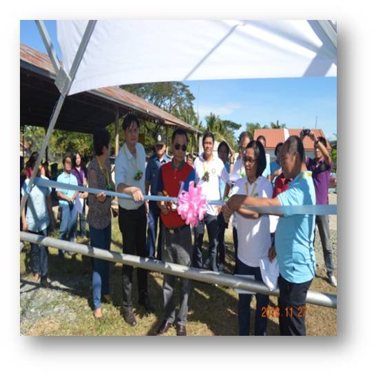 PD Abraham Pascua leads the inauguration of the project together with OIC-CDD Chief Martin Porre Moral, Mayor Lorna Vero & other local officials of Llanera, Nueva Ecija